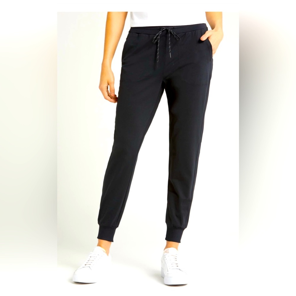 Zella Brand live in pocket joggers.  Women’s Size Medium Like New Condition